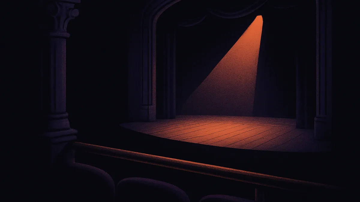 Vista del escenario desde una butaca con visibilidad reducida teatro junto a una barandilla dorada