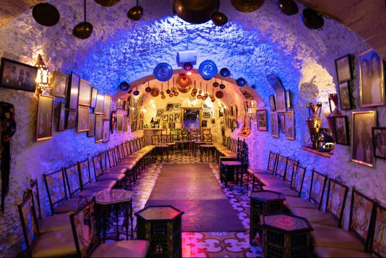 Espectáculo flamenco en el tablao Cueva Los Amayas