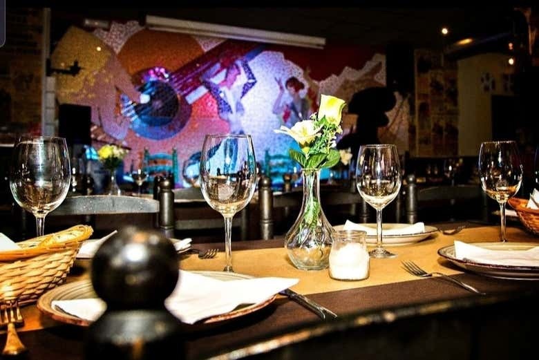 Cena con espectáculo flamenco en Valencia